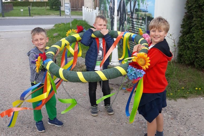 Maibaum errichtet