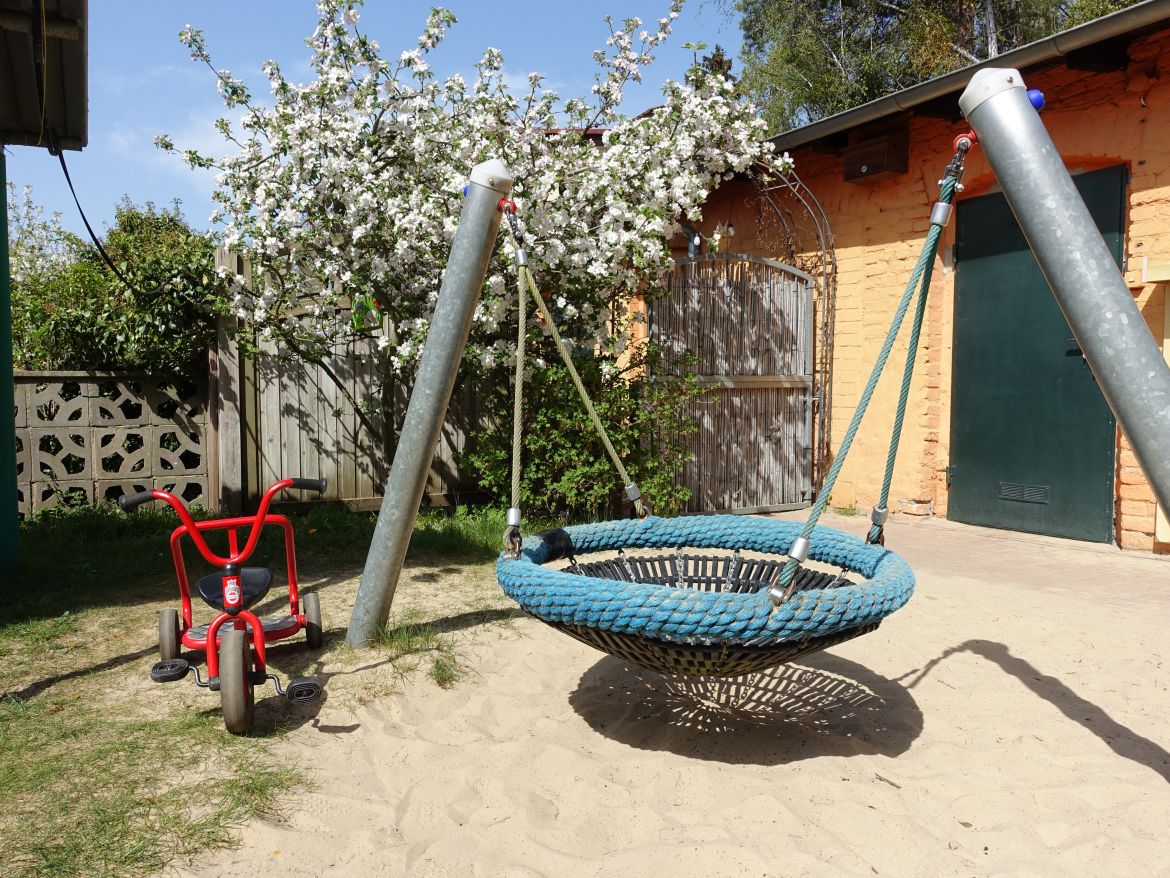 Krippe Familienzentrum Bild Außenansicht.JPG