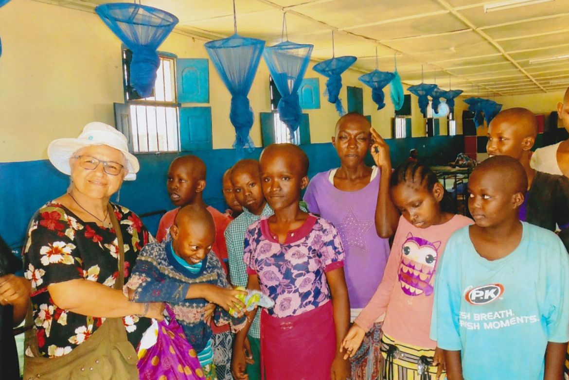 Lamu Spendenübergabe an Kinder
